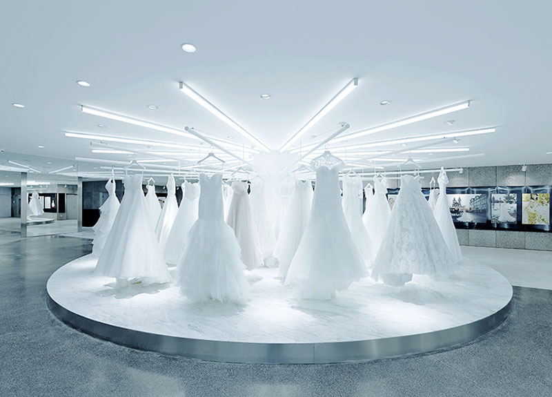 طراحی دکوراسیون داخلی مزون لباس عروس - دکور مغازه آرایشی - مغازه - طراحی دکوراسیون پوشاک - 02634484956 - 09121641842