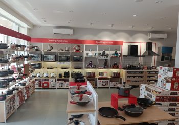 ویترین مغازه لوازم خانگی