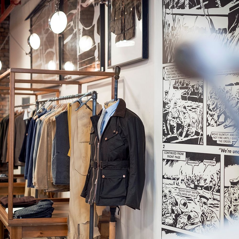 عناصر مهم در طراحی دکور مغازه لباس مردانه